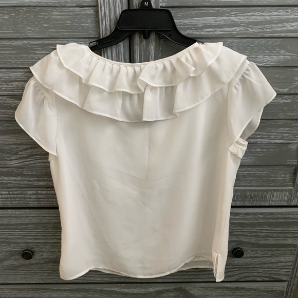 NWOT Beautiful White lined ruffled Blouse - Picture 4 of 5
